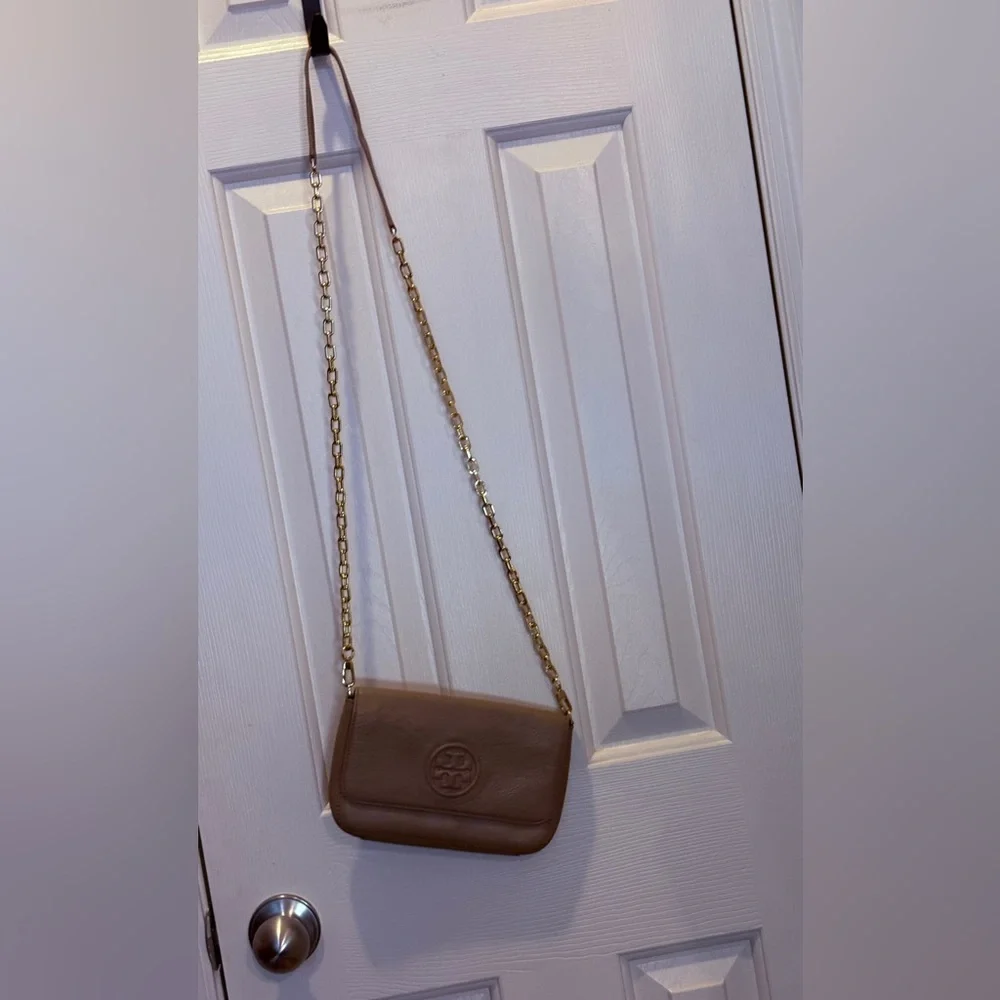 Tory Burch beige Leather Crossbody Bag with Goldtone Very Good Condition